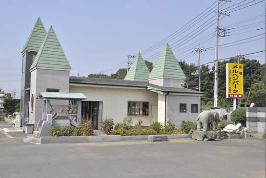 管理棟(管理者在所、休息所・トイレ・駐車場の設備があります)